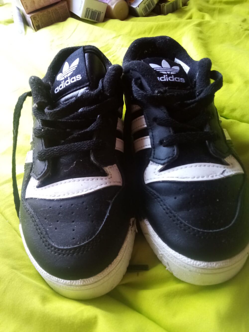 Chaussures adidas noire t30 Chaussures