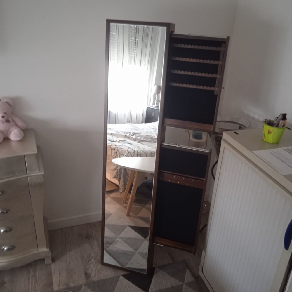 Armoire &agrave; bijoux marron tiroirs lat&eacute;raux hauteur 160 tr&egrave;s st Meubles