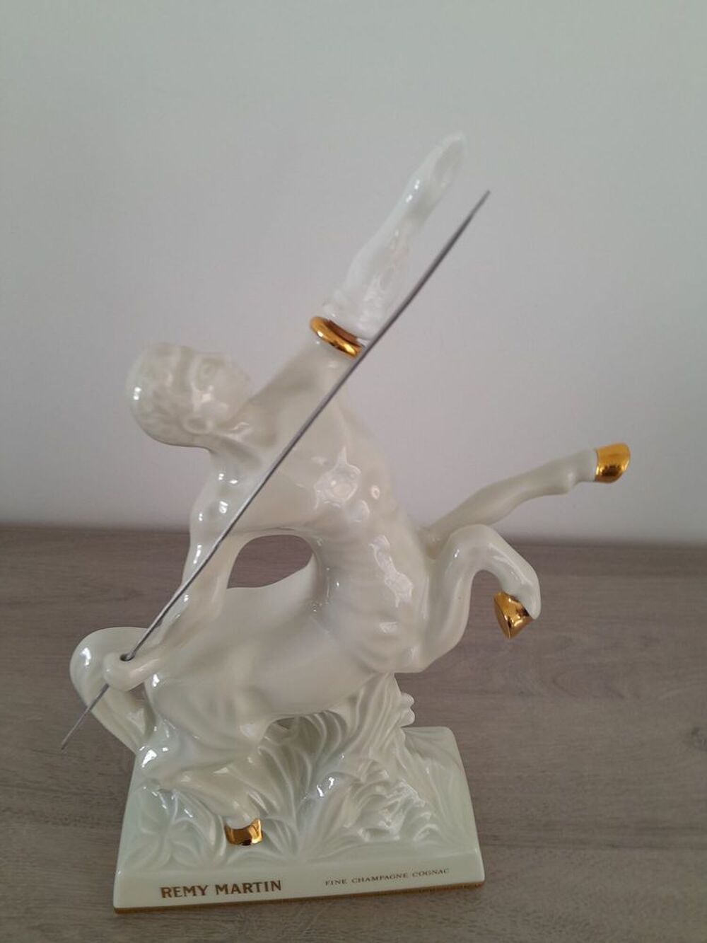 CENTAURE VIDE REMY MARTIN EN PORCELAINE T 0627473514
Décoration