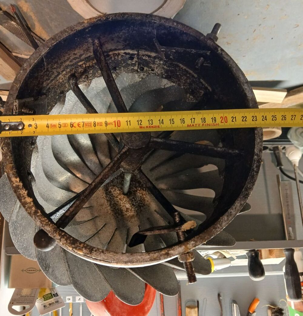 Extracteur de fum&eacute;es &eacute;olien - Mitre rotative. Bricolage