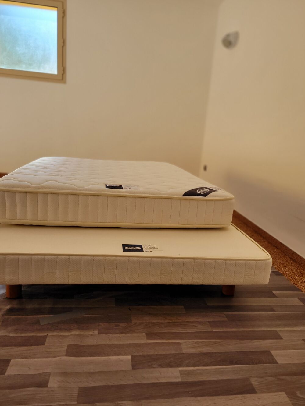 
lit SIMMONS 140x190 + matelas SIMMONS Meubles