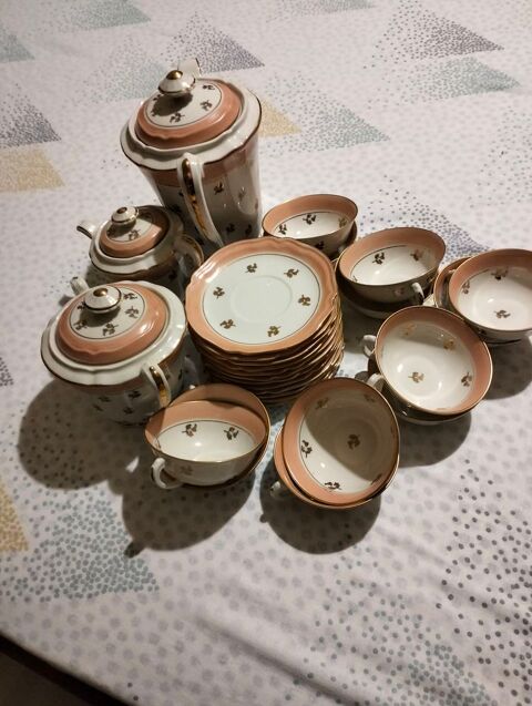 Service à café porcelaine de limoges Roannes-Saint-Mary (15)