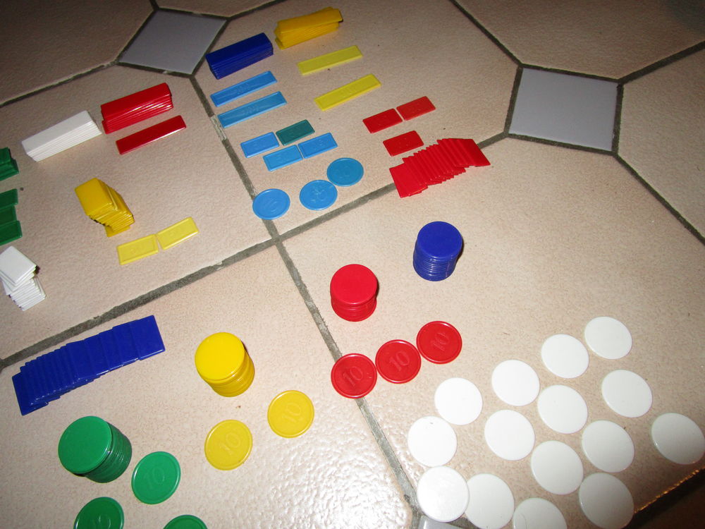 LOT JETON DE JEU POKER -- NAIN JAUNE ETC... Jeux / jouets