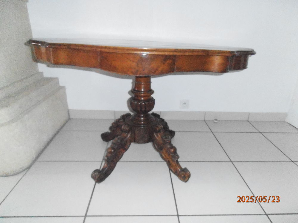 GUERIDON Meubles