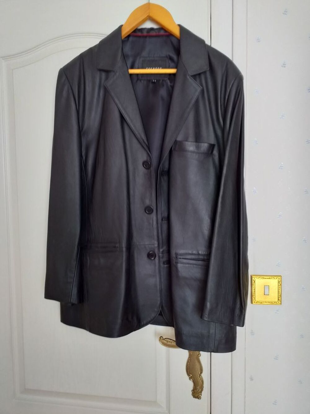 Veste cuir . Vêtements