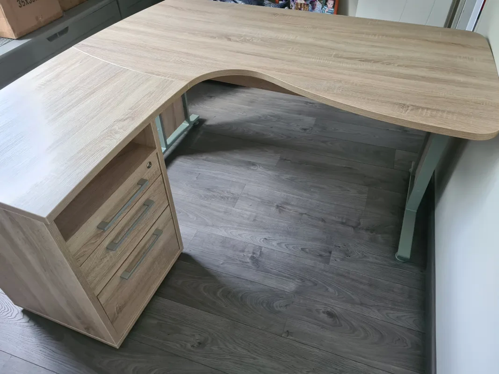 Bureau neuf d'angle et courb&eacute; Meubles