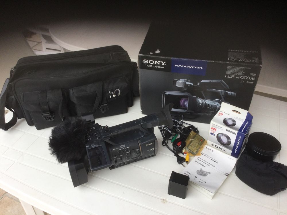 Cam&eacute;scope SONY HDR-AX2000E avec accessoires Photos/Video/TV