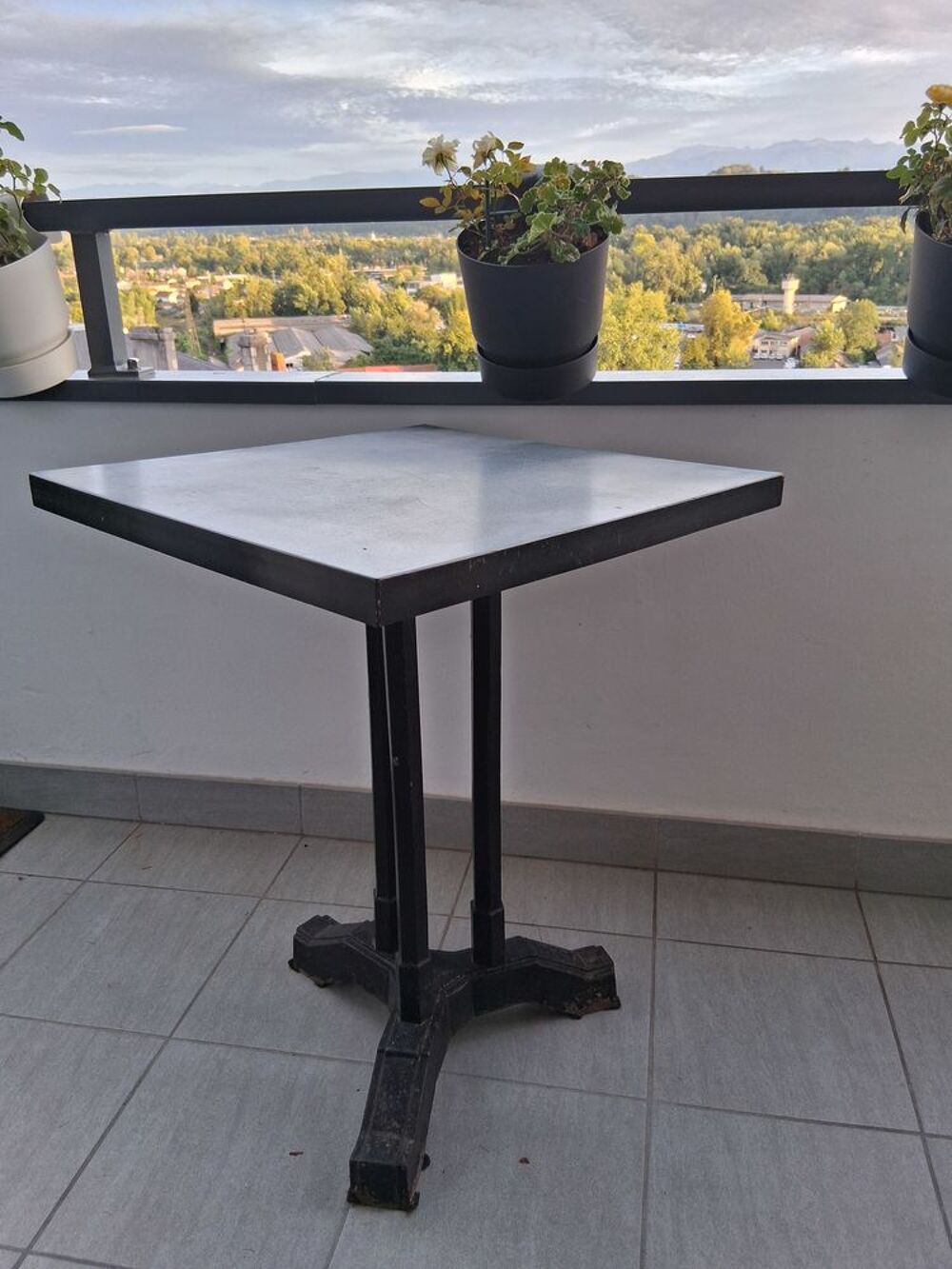 TABLE BISTRO Décoration