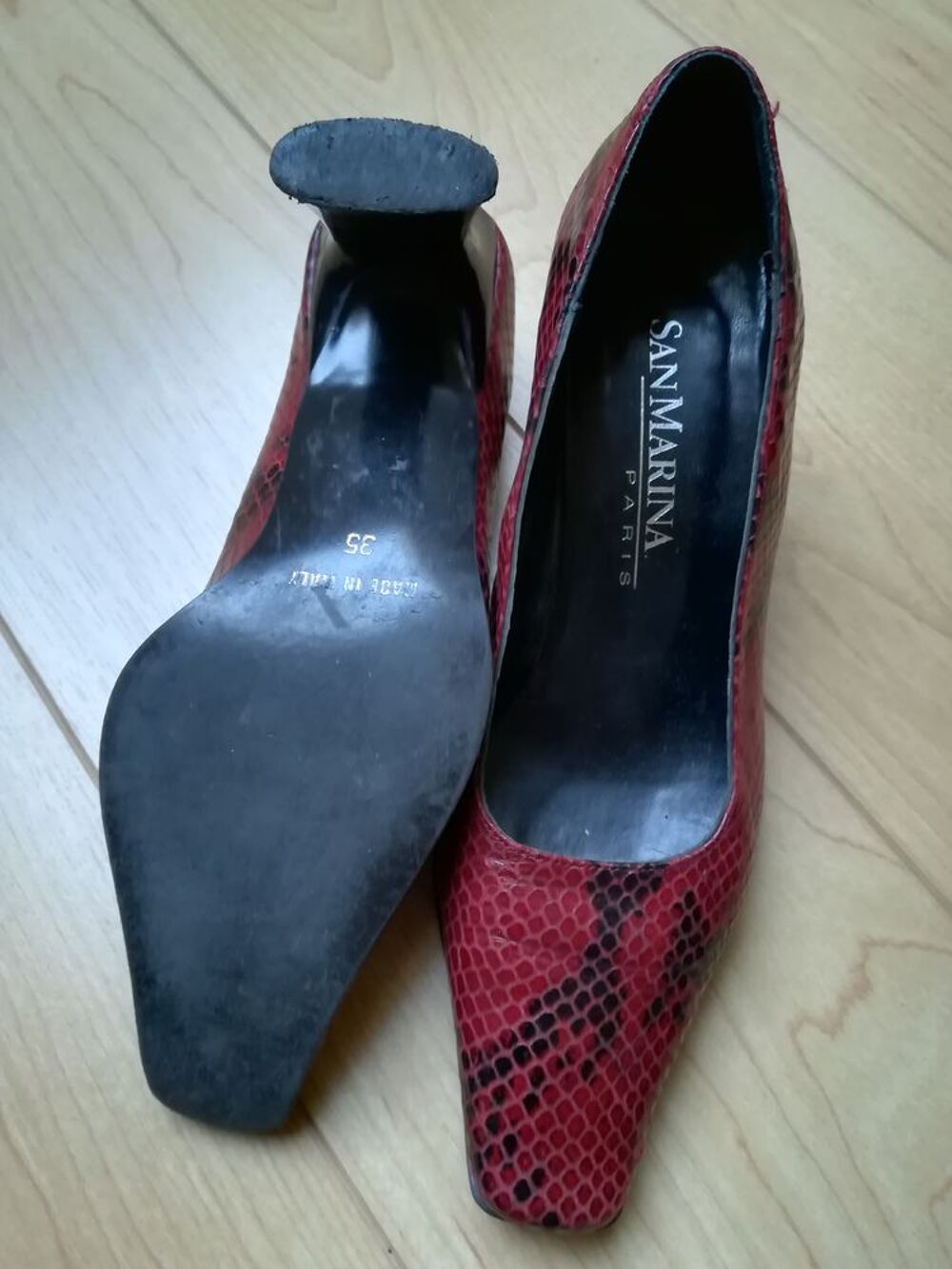 CHAUSSURES / ESCARPINS SAN MARINA / PT 35
Chaussures