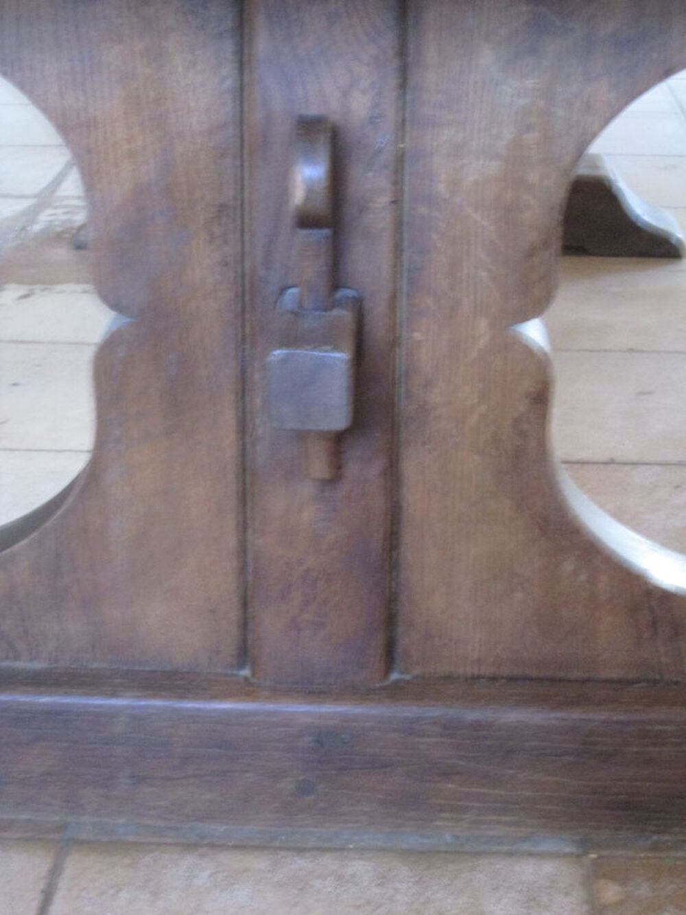 table monast&egrave;re Meubles
