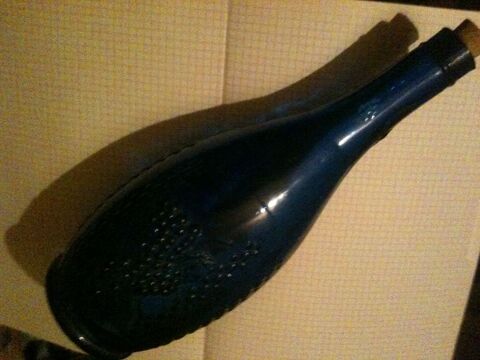 Jolie Bouteille verre bleu cobalt grappe raisin, grav� main 5 Bosc-le-Hard (76)