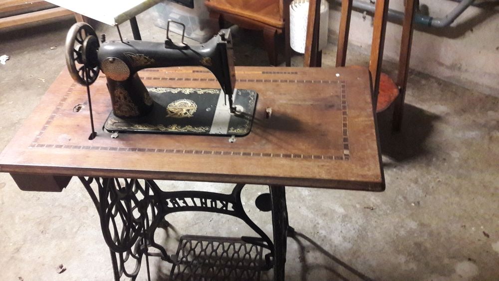 machine a coudre Meubles