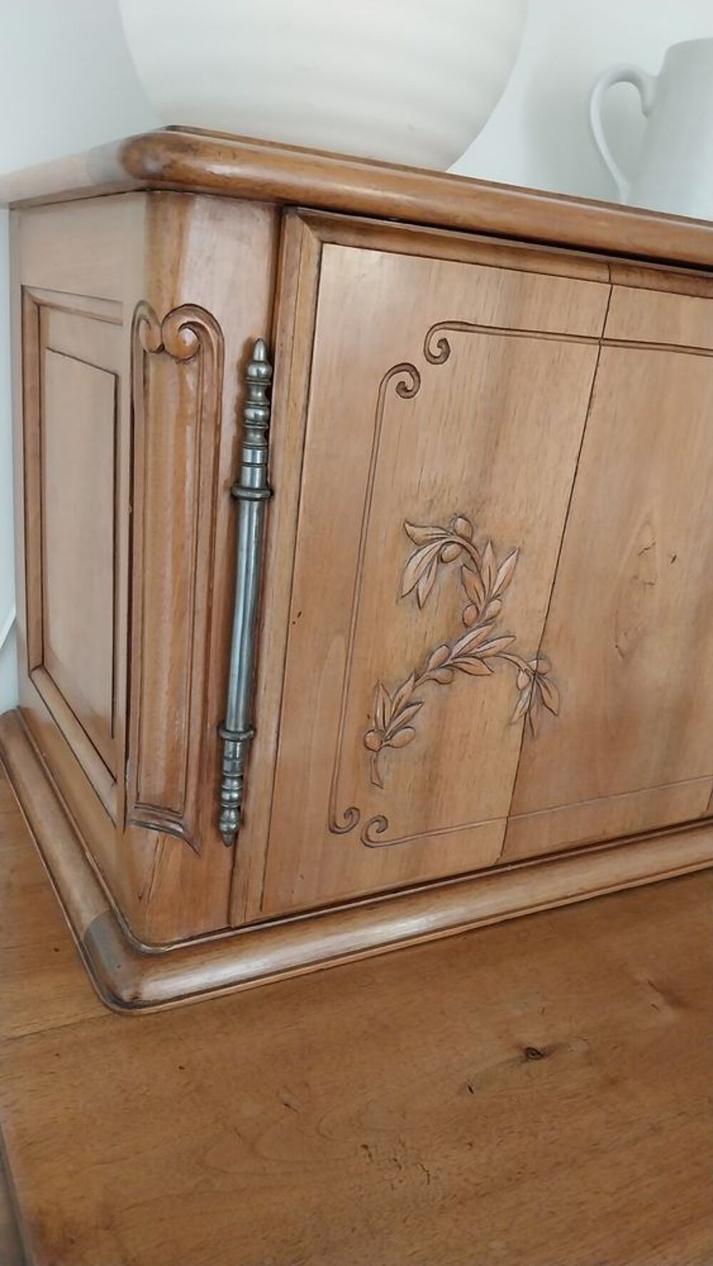 Superbe bahut proven&ccedil;al en noyer massif avec table assortie Meubles