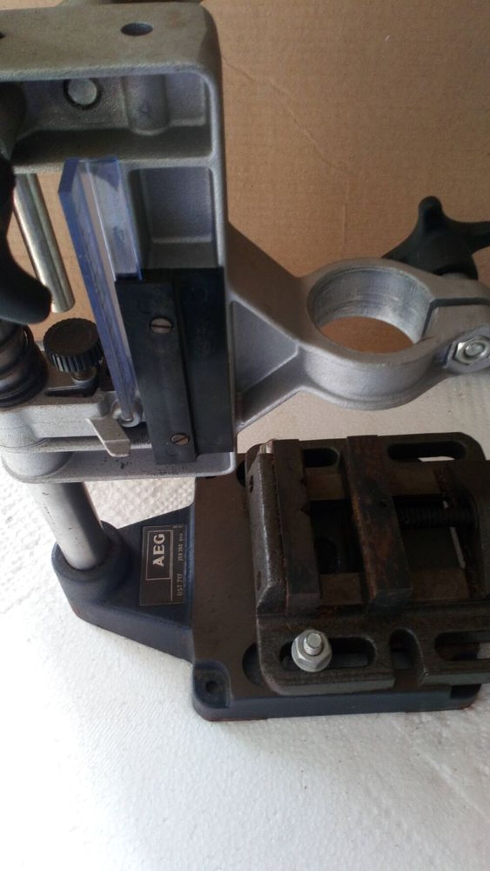 Colonne AEG pour perceuse Bricolage