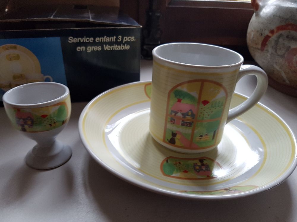 Coffret 3 pi&egrave;ces en gr&egrave;s : assiette, tasse, cocotier Mobilier enfants