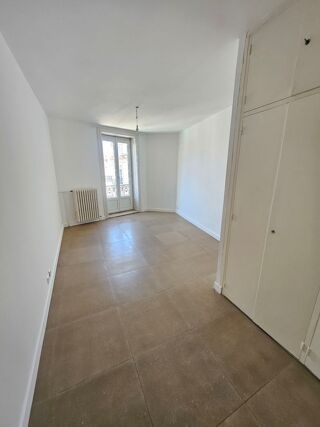  Appartement à louer 4 pièces 140 m²
