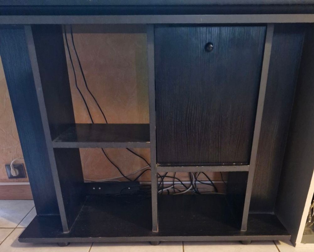 AQUARIUM 200 LITRES AVEC MEUBLE NOIR ET ACCESSOIRES Décoration