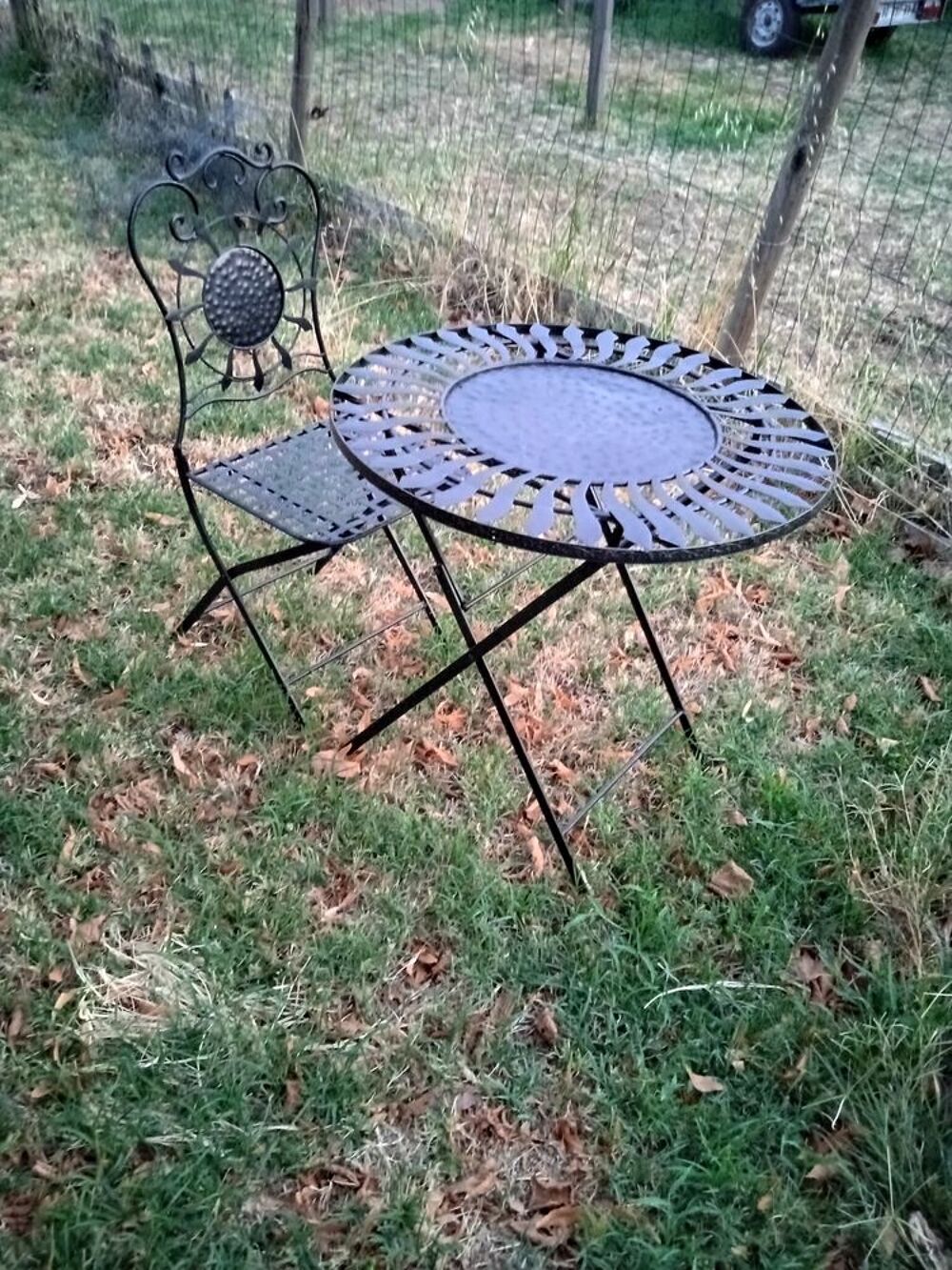 Table pliante et une chaise metal pour terrasse ou jardin Jardin