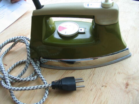 Fer � repasser � vapeur avec prise T12 Suisse 15 Wolxheim (67)