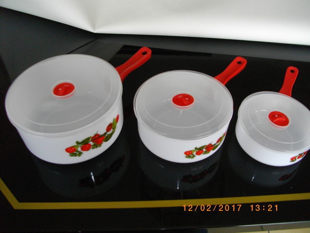 Trois plats / casseroles pour micro-ondes Cuisine