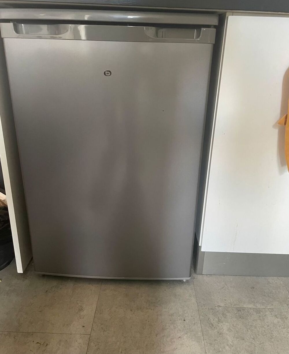 R&eacute;frig&eacute;rateur Top EssentielB gris Electroménager