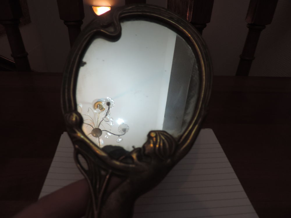 MIROIR A MAIN ANCIEN EN LAITON DE FORME OVALE - 