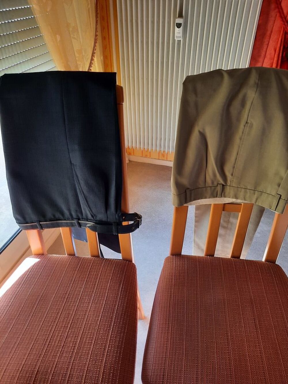 Lot(divisible) de 5 pantalons neufs Vêtements