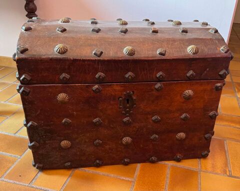 Coffre en cuir clout� 0 Le Cannet (06)