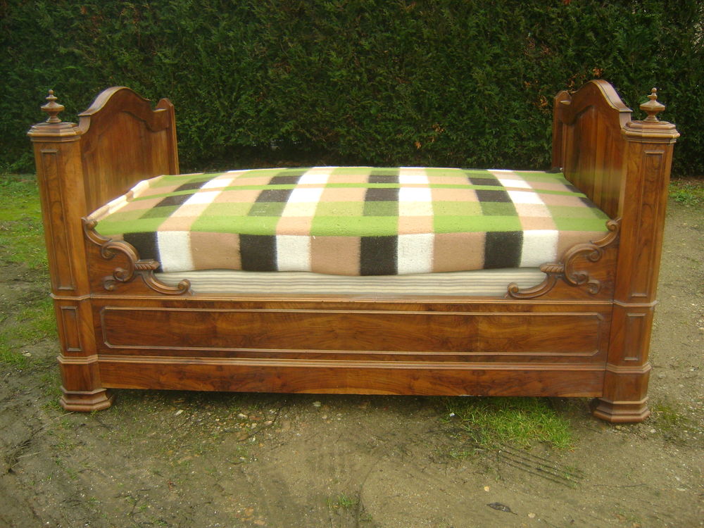 Lit ancien en Noyer Meubles