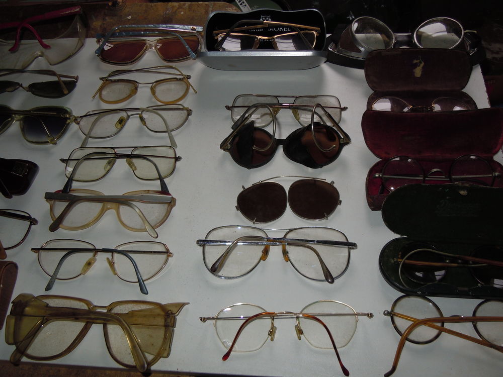 une centaine d objets anciens . je vide ma maison..... D�coration