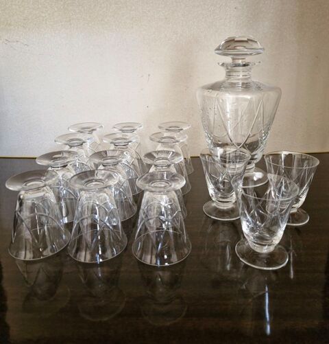 SERVICE VERRES ET CARAFE FINEMENT GRAVES EN CRISTAL VINTAGE 85 Limours (91)