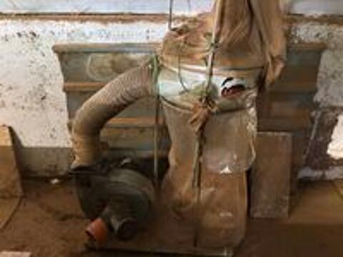   un lot de matériel de menuiserie et fabrication bardeax 