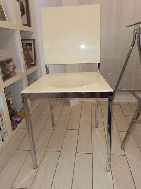 chaise 10 Saint-Laurent-du-Var (06)