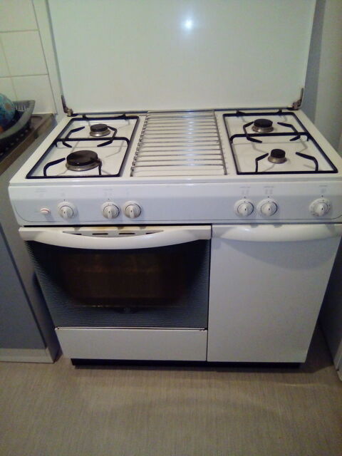 Gazini�re gaz a bouteille indesit 0 Saint-Andr�-les-Vergers (10)