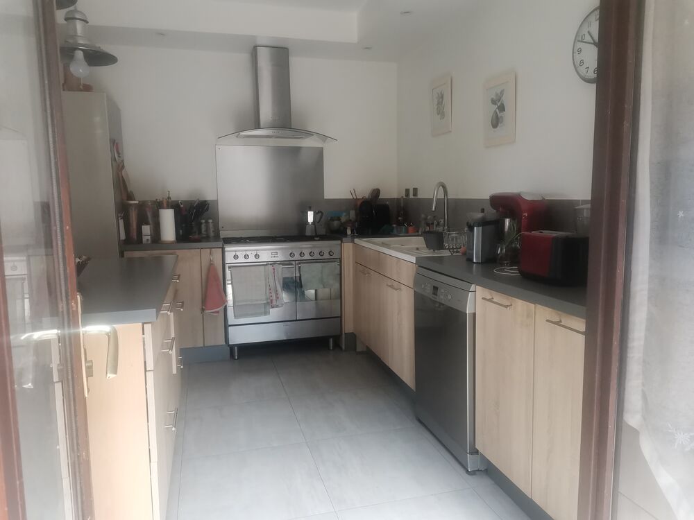 Vente Villa maison contemporaine avec un DPE B , située plein sud . Le revest-les-eaux