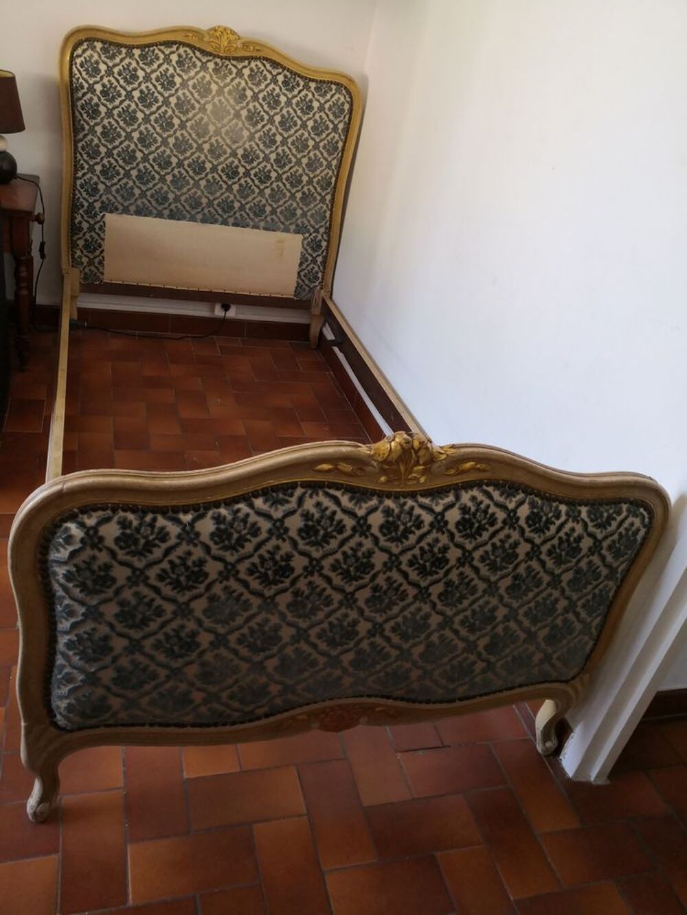  cadre de lit et fauteuil style Louis xv Meubles