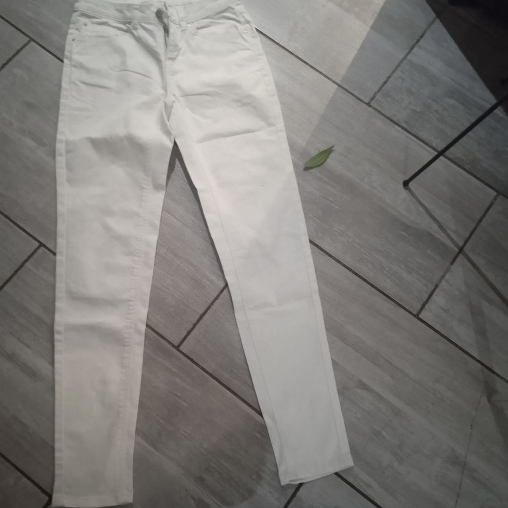 Pantalon toile blanc marque G&eacute;mo Taille 36 70 % coton 27% po Vêtements
