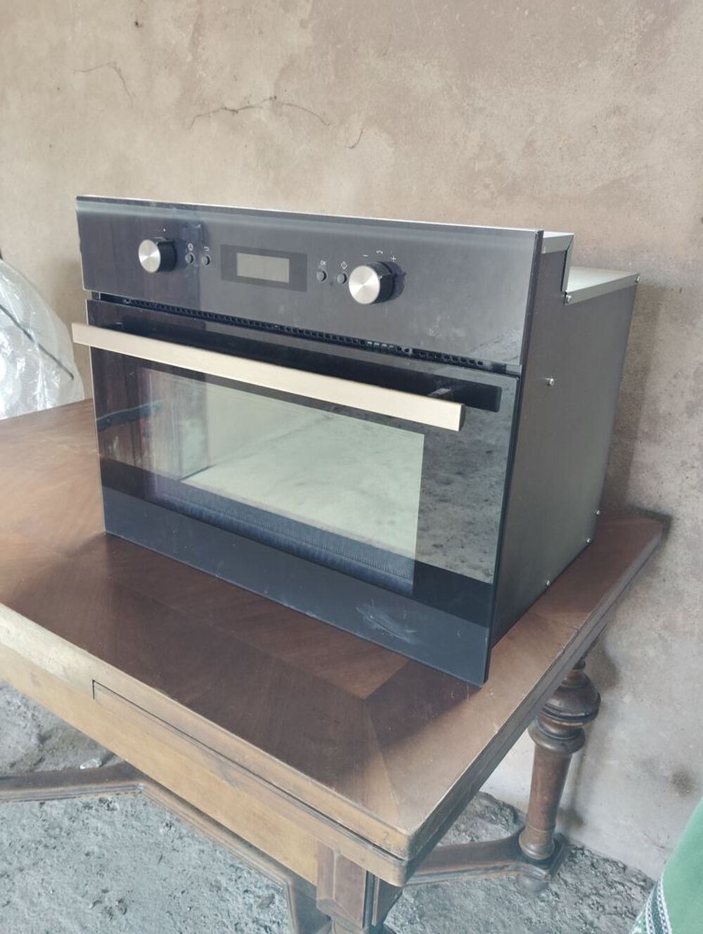 Combin&eacute; grill micro-ondes encastrable &agrave; air chaud. Electrom�nager