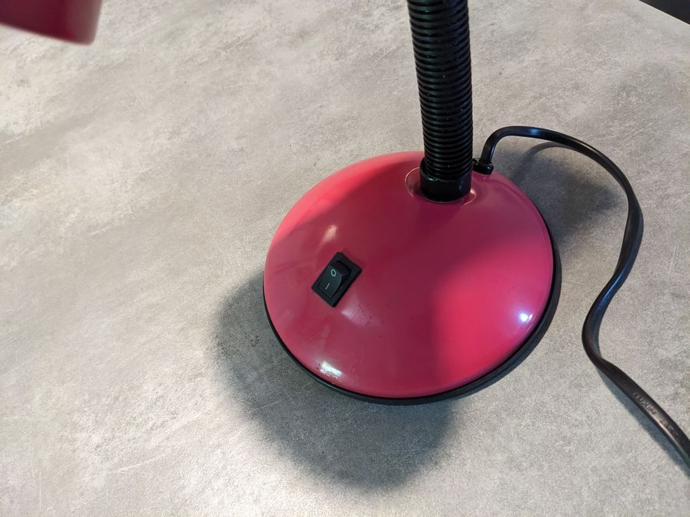 Jolie petite lampe rose fuchsia en tr&egrave;s bon &eacute;tat lampe de bu Décoration
