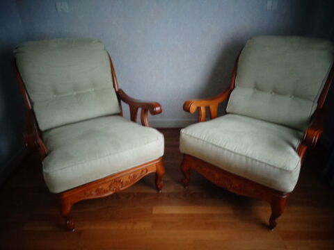 LOT Deux Fauteuils? 1 Place -- structure en bois 50 Roissy-en-Brie (77)