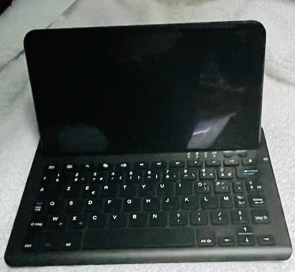 Tablette , avec clavier Téléphones et tablettes