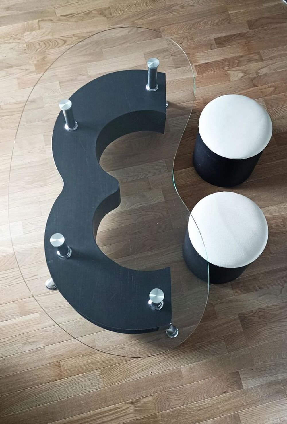TABLE BASSE DE SALON EN VERRE. Meubles