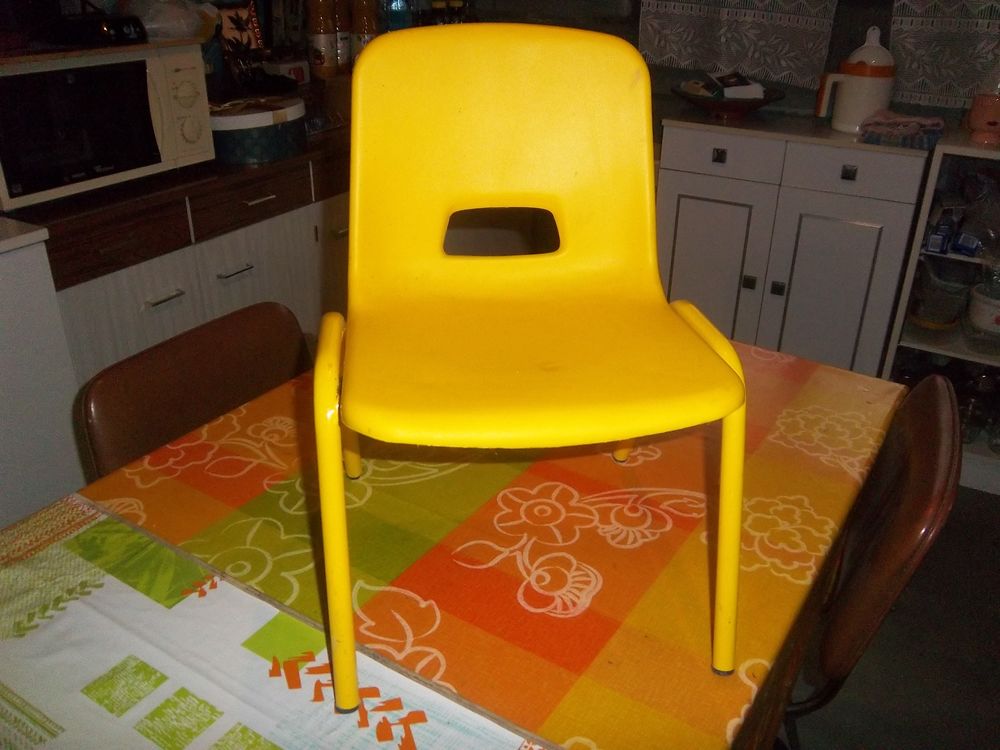 CHAISE POUR ENFANT Meubles