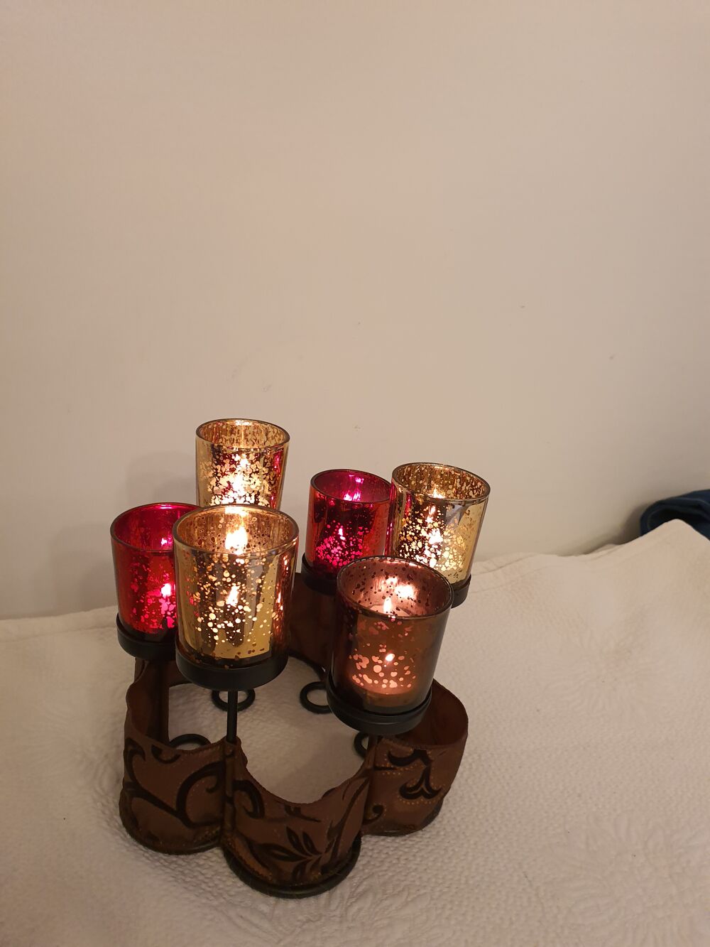 Support+m&eacute;tal+avec+6+bougeoirs+en+verre Décoration