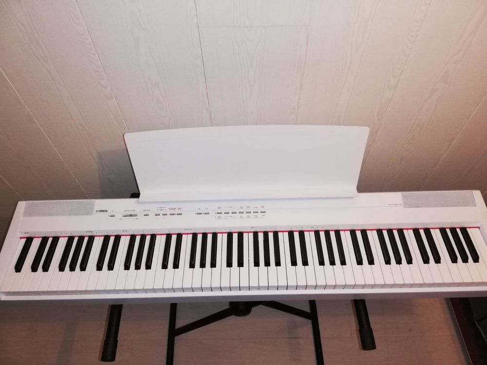 synth&eacute;tiseur Yamaha + tr&eacute;pied Instruments de musique