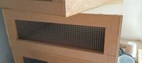   Boite de transport en bois et MDF, grillag�e. 