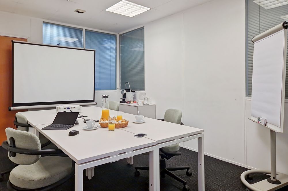   Accès tout inclus à des espaces de bureau professionnels pour 10 personnes à Grenoble Meylan  