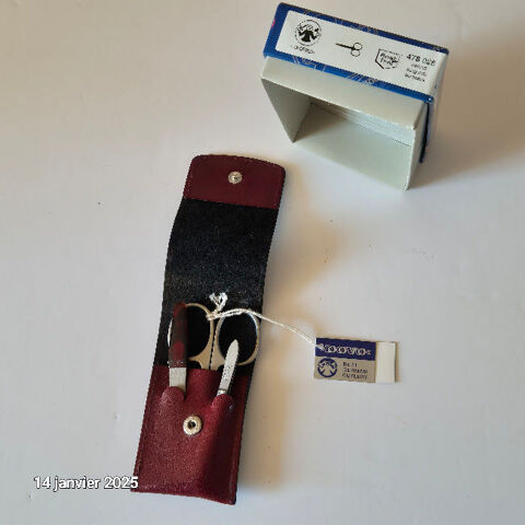Trousse Manucure Dovo Solingen bordeaux - 4 pièces , qualité 55 Saumur (49)