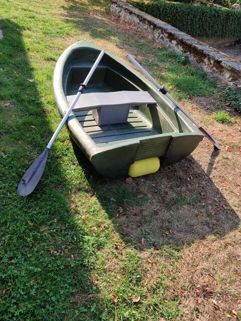 barque de pêche , marque Fun Yak, 2 m.
390 euros Rudelle (46)