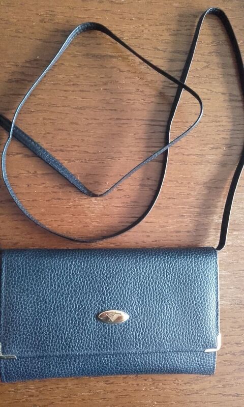 Pochette avec ses accessoires 4 Étampes (91)